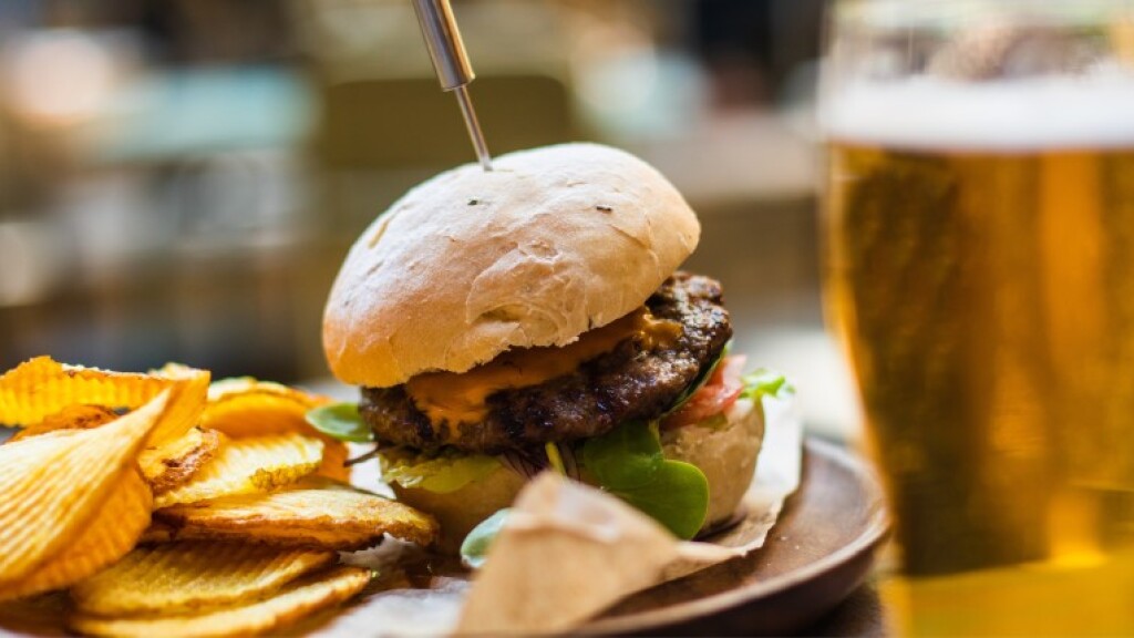 burger with beer and ruffle chips